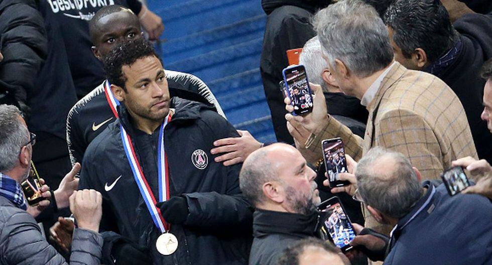 Tras perder la final, Neymar golpeó a hincha rival que lo increpó. (Getty)