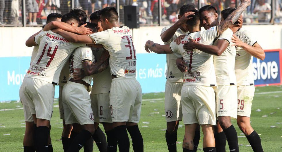 Universitario de Deportes defiende la punta ante Cantolao en el Monumental. (Prensa 'U')
