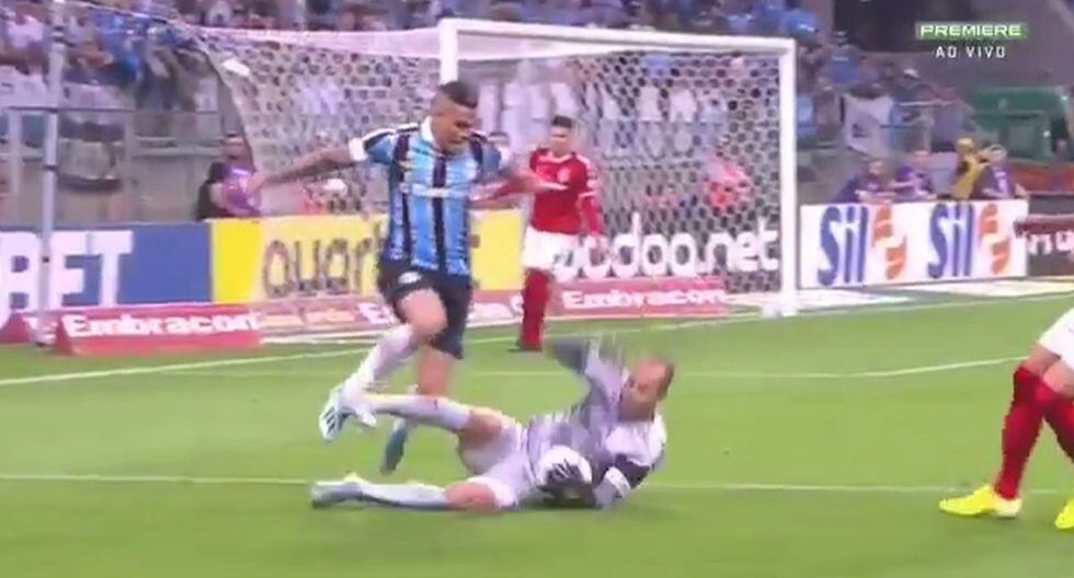 La criminal patada a la rodilla de Marcelo Lomba a un jugador de Gremio en Brasil. (Twitter)