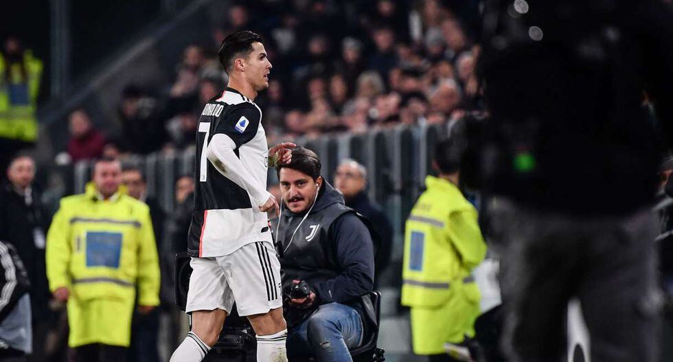 La reacción de Cristiano Ronaldo tras ser cambiado en el minuto 55. (Foto: AFP)