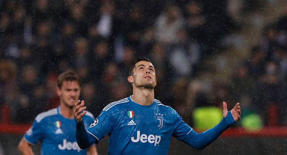 Cristiano Ronaldo le negó el saludo a Sarri cuando fue sustituido. (Getty Images)=