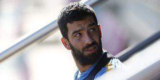 No la libró: Arda Turan recibió una sanción del Basaksehir por el escándalo protagonizado en Turquía