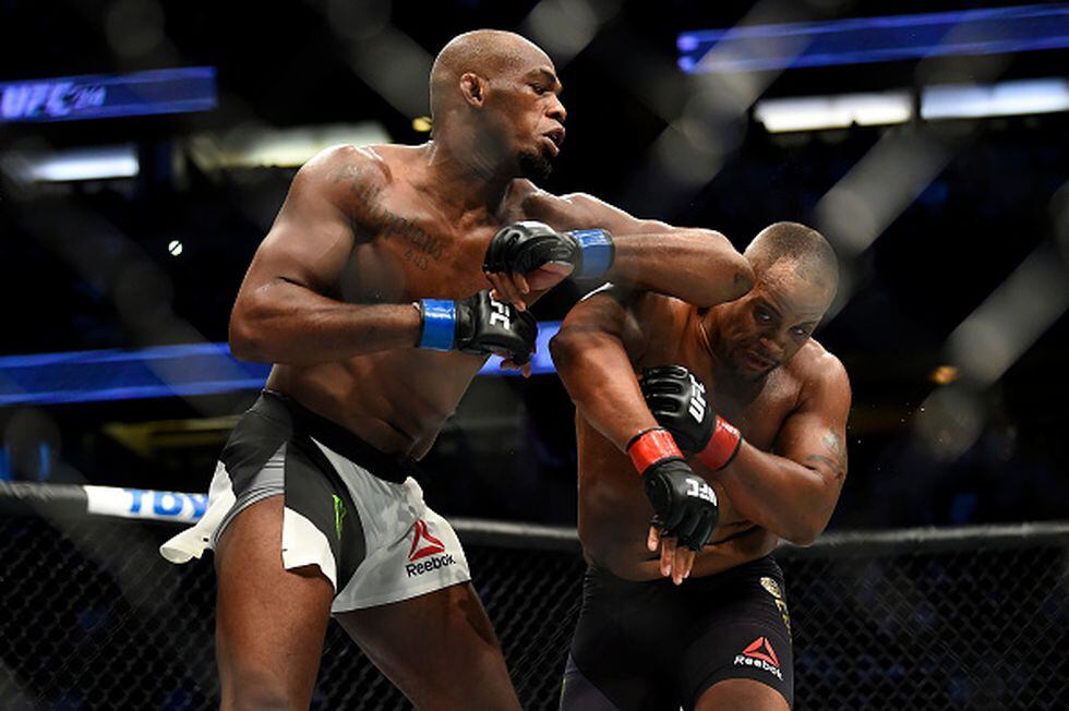 Jon Jones logró nueve defensas del título semipesado de UFC antes de ser suspendido por doping. (Getty Images)
