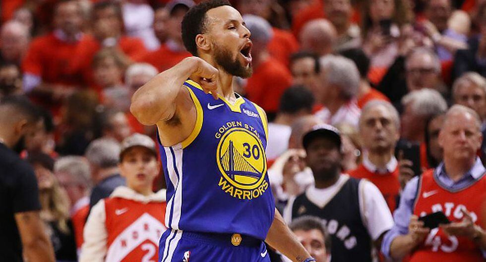 Stephen Curry celebrando la victoria. (Getty Images)