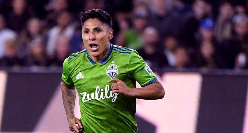 Raúl Ruidíaz respondió a la comparación con Carlos Vela, el mejor jugador de la temporada en la MLS. (Foto: AFP)