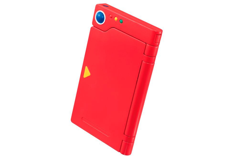 Como se aprecia en las imágenes, tan solo debes colocar tu dispositivo en el cuerpo hecho de plástico y listo. (Foto: Bandai)