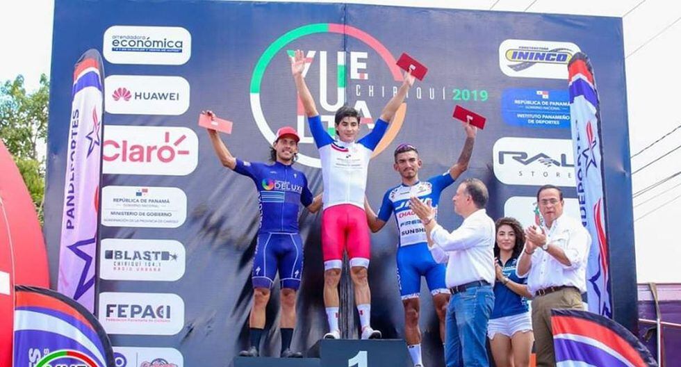 Alonso Gamero en el podio de la segunda etapa de la Vuelta a Chiriquí 2019. (Foto: Federación Deportiva Peruana de Ciclismo)
