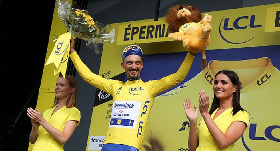 Julien Alaphilippe festeja en Épernay. (Getty Images)