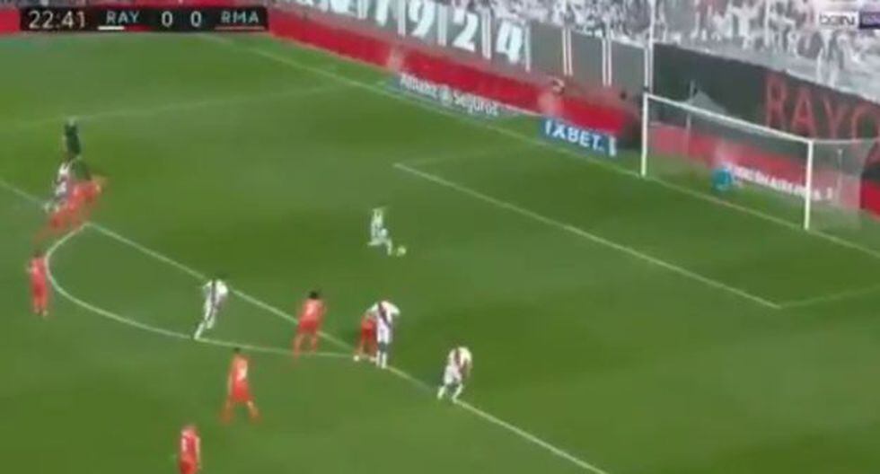 Embarba de penal abrió el marcador en el Real Madrid vs Rayo Vallecano. (Captura/Twitter)
