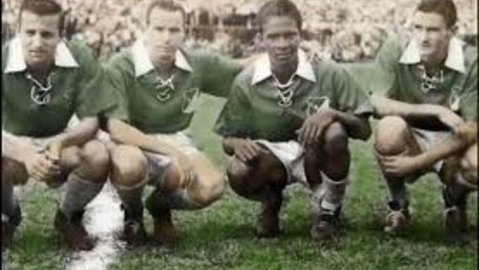 El 'Tanque de Casma', el segundo de la derecha, con la camiseta del Deportivo Cali.