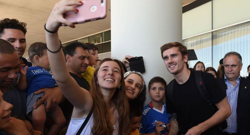Antoine Griezmann arribó a Uruguay para asistir a la boda de su compañero Diego Godín (Foto: AFP).
