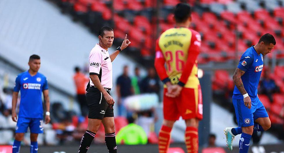 Cruz Azul vs. Monarcas Morelia: los jugadores mostraron su apoyo a Veracruz al no moverse. (Getty / Twitter)