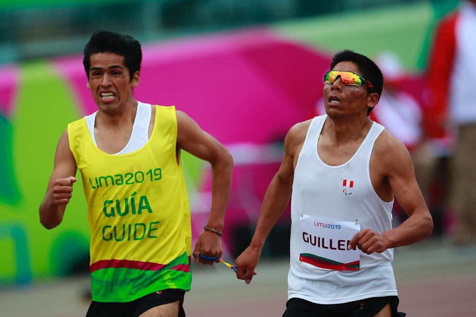 Rio Ferdinand Cereceda junto a Rosbil Guillén en plena competencia. (Foto: Daniel Apuy)