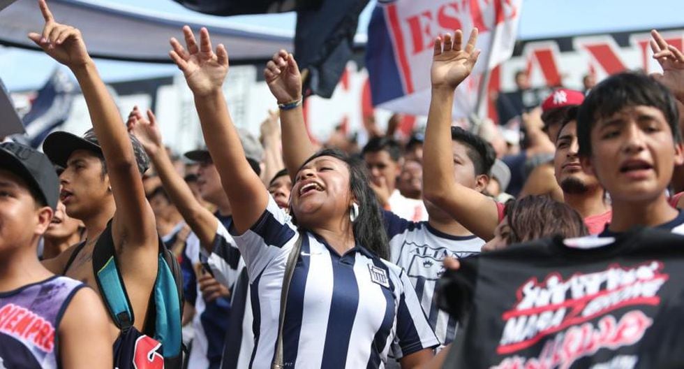 Los hinchas de Alianza Lima no se quieren perder la gran fiesta del clásico. (GEC)