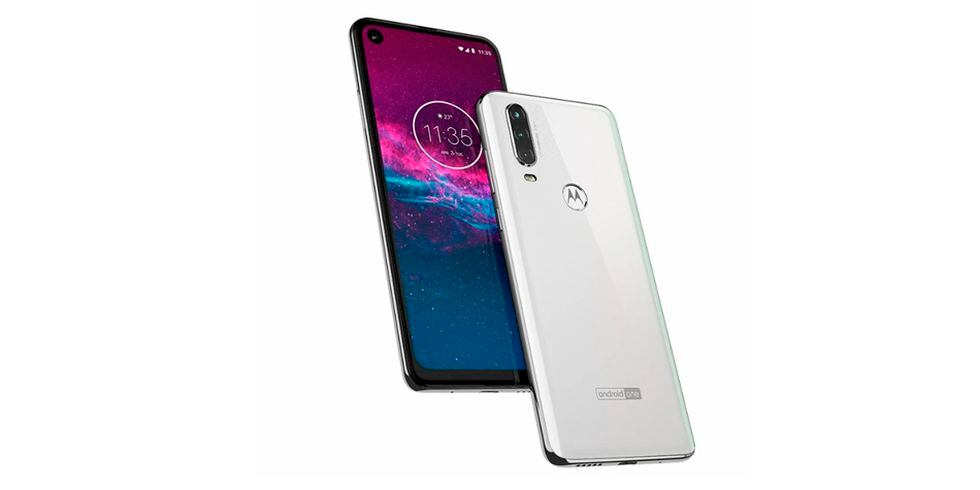 El Motorola One Action contará con un pequeño orificio en donde se encuentra la cámara frontal de 13 megapíxeles. (Foto: Motorola)