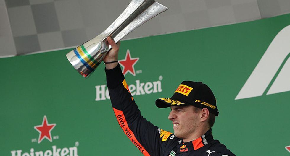 Max Verstappen levantando el título del Gran Premio de Brasil. (Foto: Getty Images)