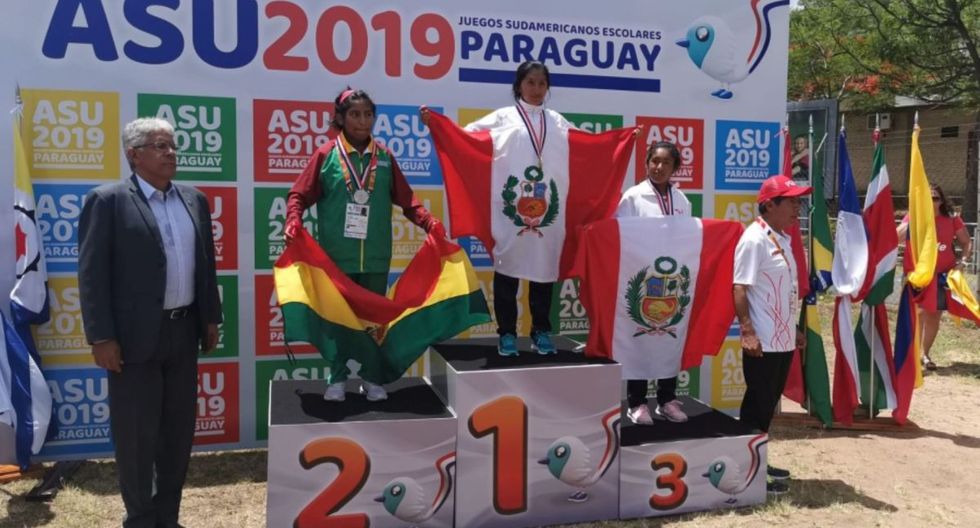 Emilia Campos (oro) y Yadira Orihuela (bronce) en el podio de la marcha de 3000 metros. (Foto: Andina)