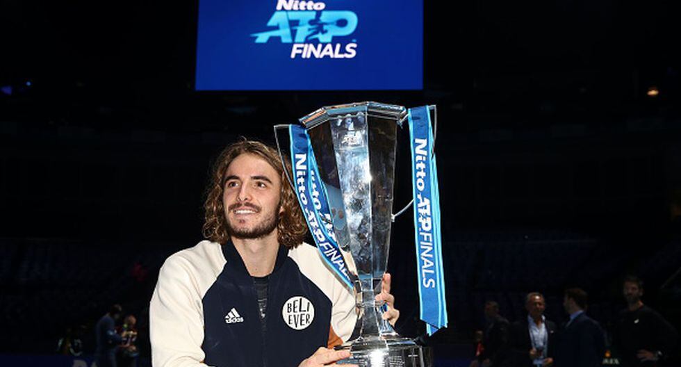 Stefanos Tsitsipas con su título de 'Maestros'. (Foto: Getty Images)