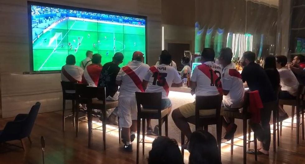 La frustración de la hinchada 'blanquirroja' por el último gol anulado de Brasil.