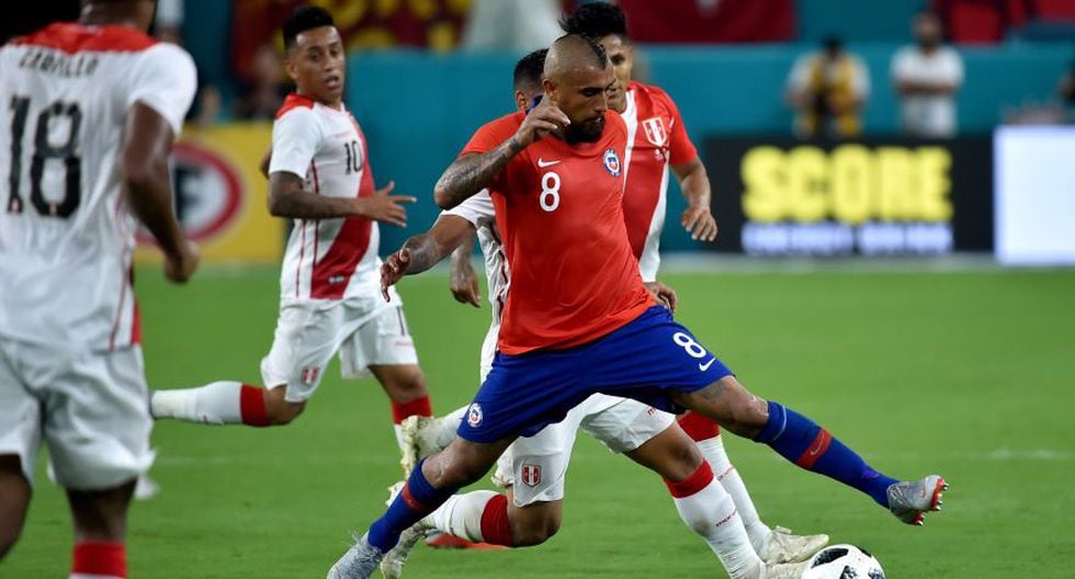 Perú se impuso 3-0 a Chile en Miami con autogol de Roco y dos de Aquino. (Foto: Reuters)