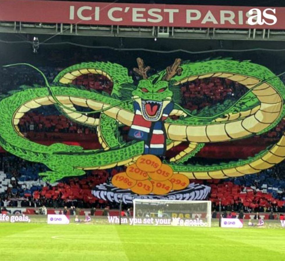 El espectacular mosaico que mostraron los hinchas del PSG ante Marsella.