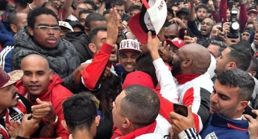 Dani Alves lucirá el dorsal 10 en el Sao Paulo.