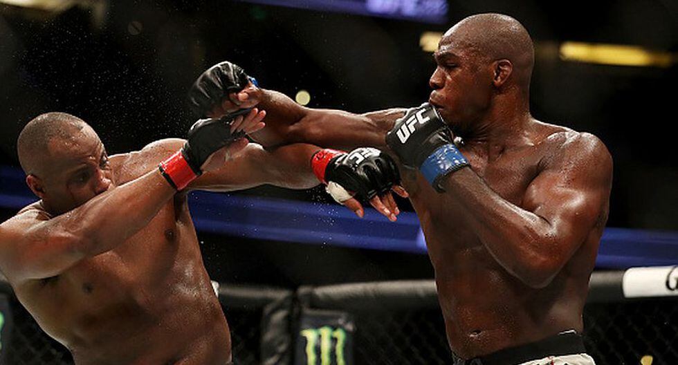 Jon Jones ganó los dos combates que disputó ante Daniel Cormier. (Getty Images)