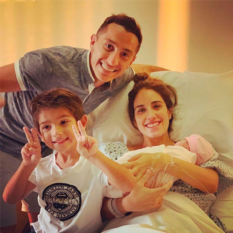 Familia Guardado con su nuevo integrante, Catalina. (Foto: Instagram)