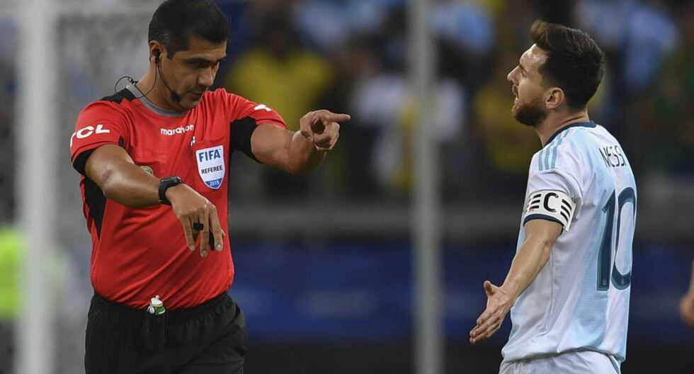 Roddy Zambrano, árbitro del Argentina-Brasil, rompió su silencio. (Foto: AFP)