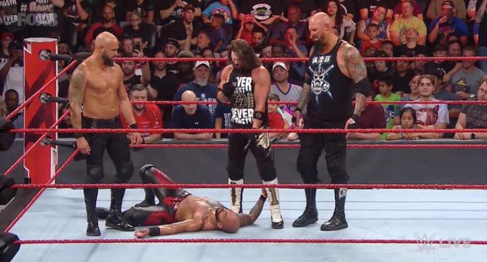 The Club no tuvo piedad con Ricochet. (WWE)