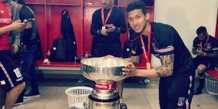 Instagram: Christopher Gonzales posó con la Supercopa de Chile Instagram: Christopher Gonzales posó con la Supercopa de Chile
