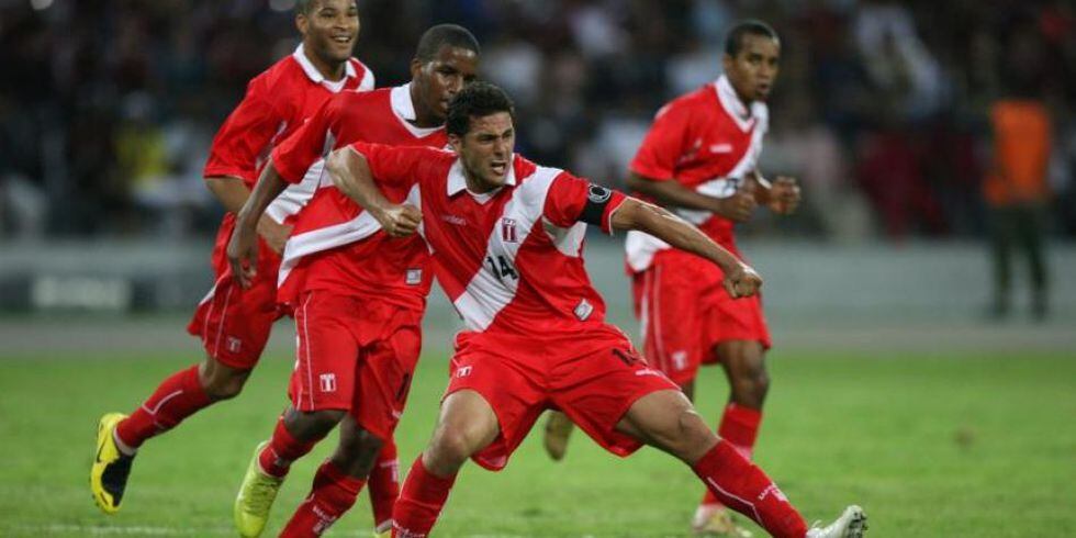 Claudio Pizarro, como reciente fichaje del Chelsea inglés, se lució con un doblete en la Copa América 2007. (Foto: GEC)