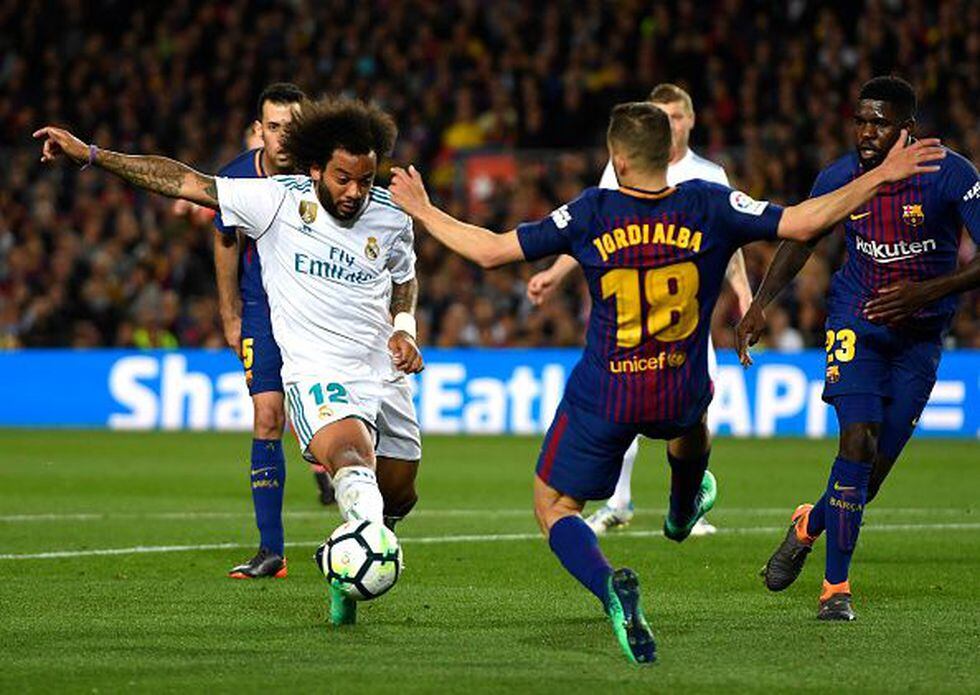 Marcelo y Jordi Alba durante el último clásico disputado en la temporada anterior. (Getty)