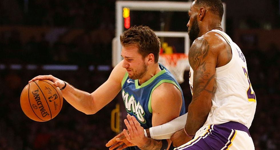 Luka Doncic anotó 27 puntos en 33 minutos de juego, mientras que LeBron James hizo 25 en 36 minutos. (Foto: Getty Images)