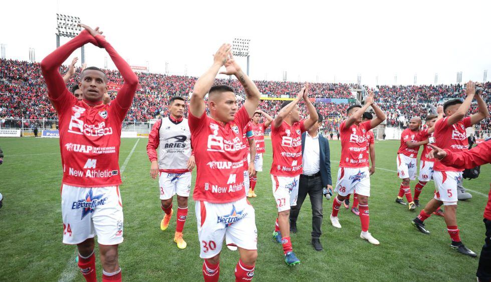 Cienciano jugó con el estadio lleno ante Carlos A. Mannucci.
