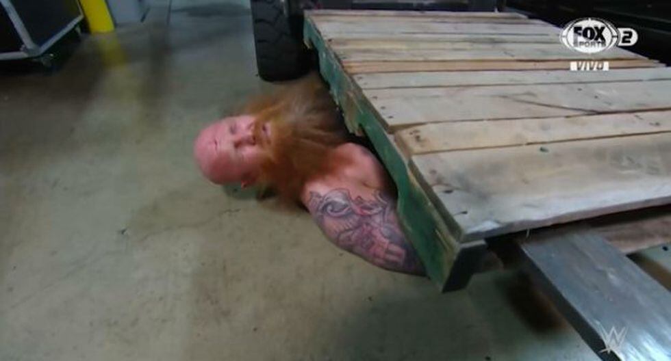Seth Rollins venció a Erick Rowan con ayuda de un vehículo. (Foto: WWE)