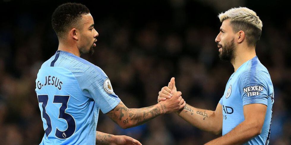 Pep Guardiola casi siempre utiliza un solo delantero, y es el Kun Agüero, pero el brasileño Gabriel Jesús también ha sabido aprovechar sus oportunidades. (Getty)