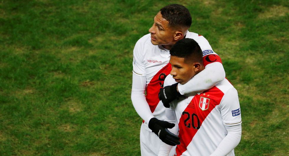 El equipo dirigido por Ricardo Gareca se impuso por 3 a 0 a la selección de Chile con goles de Edison Flores, Yoshimar Yotún y Paolo Guerrero. (Foto: AFP)