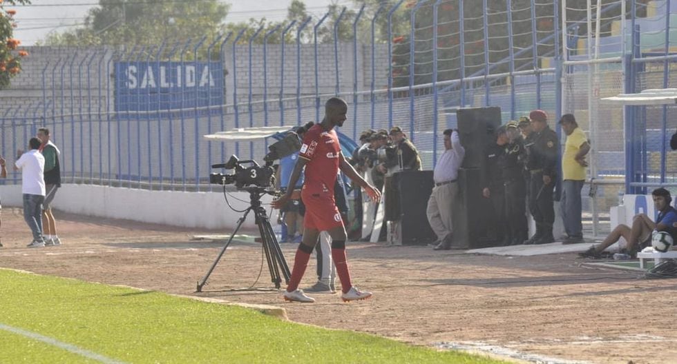 Christian Ramos fue expulsado en su debut con Universitario de Deportes. (Foto: Takeshi Ayasta)
