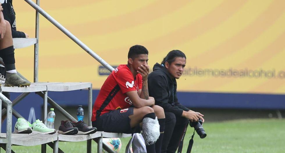 Así terminó Kevin Quevedo, desde la tribuna en la Videna. (Foto: Violeta Ayasta)