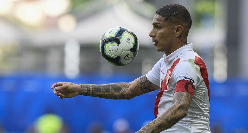 Perú vs. Colombia: Paolo Guerrero buscará anotarle a su rival de turno. (AFP)