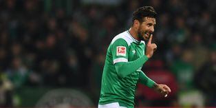Debería estar descansando: el profesionalismo de Claudio Pizarro en el Bremen del que se habla en Alemania