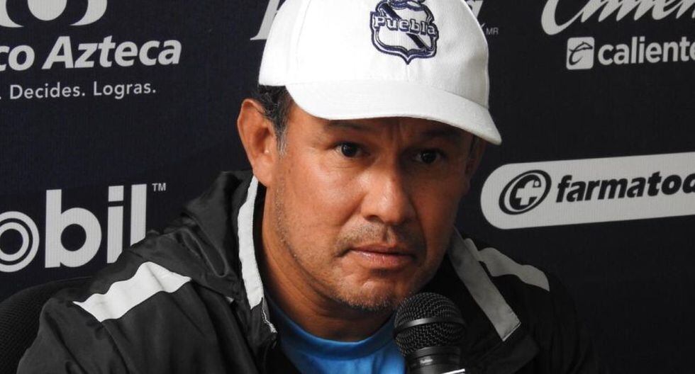 Juan Reynoso dirige al Puebla de México. (Foto: @PressPortmx)