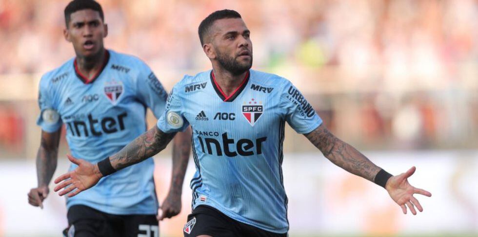 Dani Alves llegó al Sao Paulo después de la Copa América.