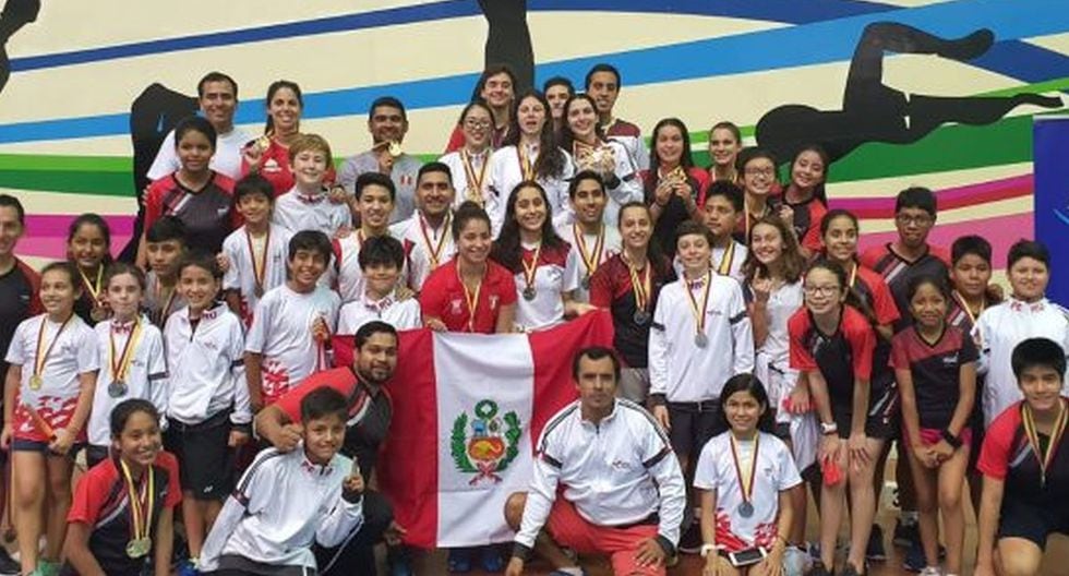 Todo el equipo peruano en el Campeonato Sudamericano Adulto y Juvenil 2019 de Guayaquil, en Ecuador. (Foto: Bádminton Perú)