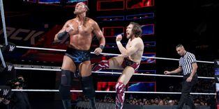 ¿Cómo hace la WWE para eliminar a los luchadores chismosos?